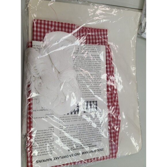 Vintage Creative Circle Kit #2800 Gingham & Snowflake 4 Napkins Needlecraft - Picture 9 of 9